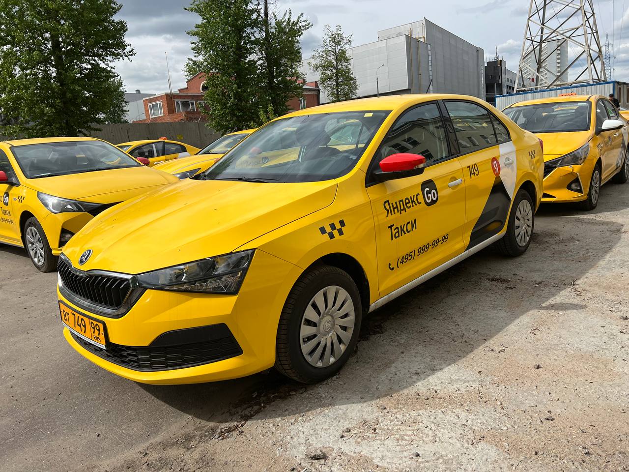 Новая Skoda Rapid 2022 для работы в такси за 1500 - Arenda.rus.taxi